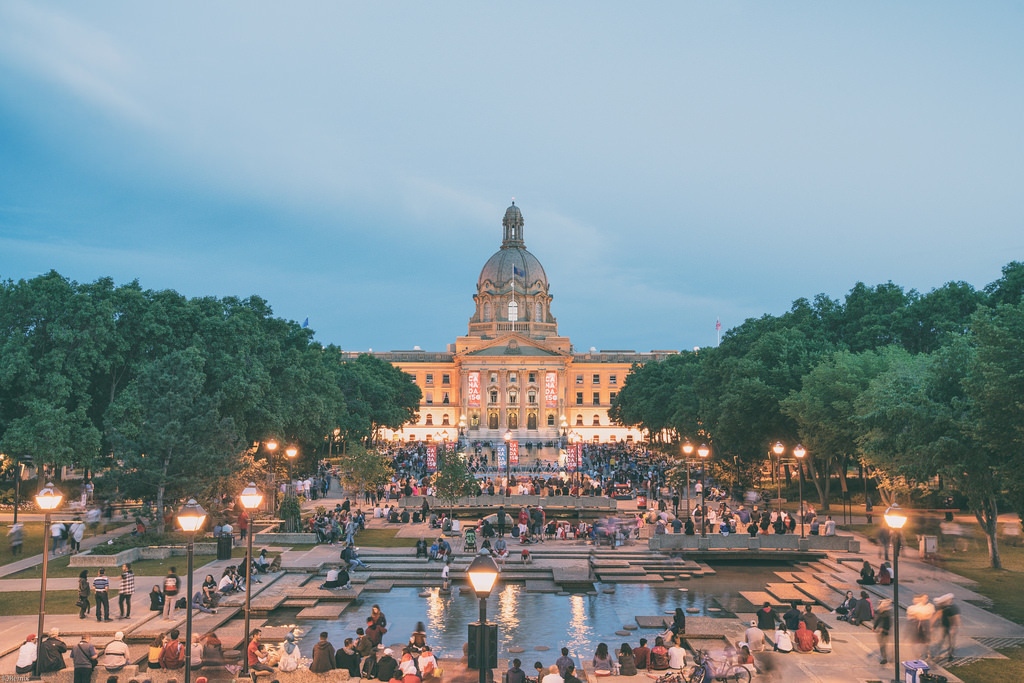 what is the main language spoken in canada