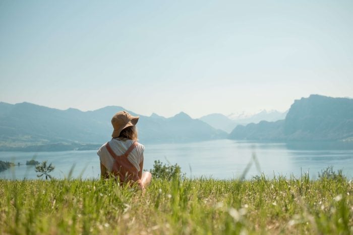 Woman who feels better alone than with bad company, as in the Portuguese saying